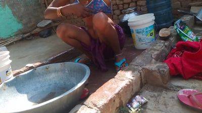 Desi Bhabhi Bathing And Washing The - desi-porntube.com - India