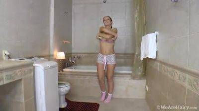 Nikky B masturbates with dildo in the tub - WeAreHairy - hotmovs.com