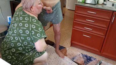 Stepmom Makes A Deep Blowjob Jerks Off A Dick To A Cumshot - hclips.com - Russia