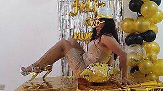 I'M CELEBRATING THE ARRIVAL OF THE NEW YEAR AT WORK AND I'M FANTASIZING ABOUT HAVING SEX - ah-me.com
