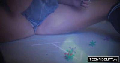 TEENFIDELITY Melissa May Wants To Play - sexu.com - Britain