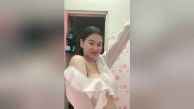 Beautiful Girls - The Queens Cleavage - desi-porntube.com - India