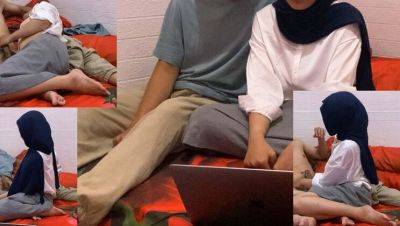 Hijab College Teen Gives Handjob to Big Cock While Studying With Friend - Amateur Desi Babe - veryfreeporn.com - India - Indonesia