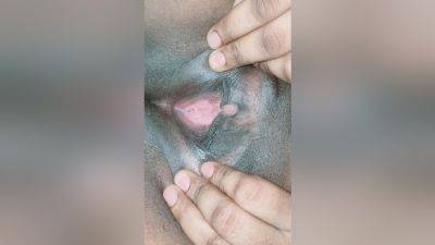 Extreme Close Up Pussy Spreading And Clit Outside Black Inside - desi-porntube.com - India