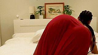 Horny babe Humps Pillow Till Orgasm - ah-me.com