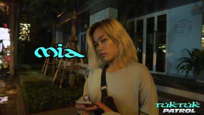 Huge Cum Facial For Naughty Returnee Mia On Tuktuk Patrol - hotmovs.com - Thailand