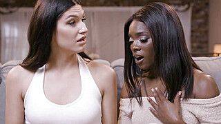 Ana Foxxx - Ana Foxxx sucks tgirl Zariah Auras feet - ah-me.com