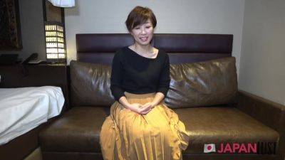 Petite Short Hair Japanese MILF Gets Creampied During Interview - hotmovs.com - Japan