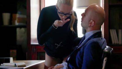 This Craving Becomes To Much For Her To Resist - hotmovs.com
