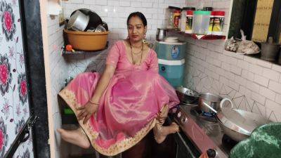 Indian Wife Cuckold Hubby Ke Samne Boyfriend Se Chuda Kitchen - desi-porntube.com - India