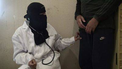 Horny Muslim Doctor in Hijab Jerks Off Patient's Big Cock - Close Up Handjob - xxxfiles.com