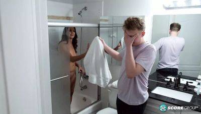 MILF Mallory Knight Gives Step-Son a Hot Blowjob & Hard Fuck in the Bathroom - veryfreeporn.com