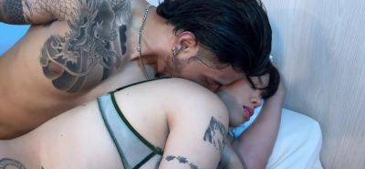 Cristian Villa se despierta muy caliente y se folla a la LATINA de grandes tetas - inxxx.com