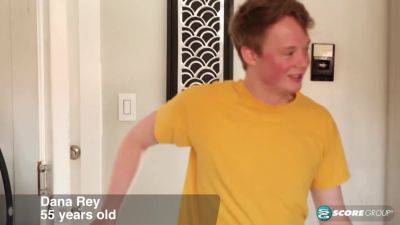 Dana Rey lets her son's friend fuck her ass - hotmovs.com