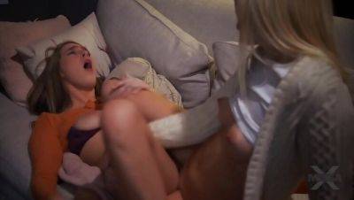 Cadence Lux - Kenna James - Chad White - Blonde Lesbian Teens Kenna James & Cadence Lux Scissoring & Face Sitting - Femdom Reality - xxxfiles.com