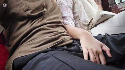 Indian Teen Stepsister Gives Handjob on Bus - Hotfuck20 - xxxfiles.com - India