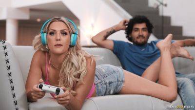 Gamer Girl Goes For The Better Dick With Manuel Ferrara, Rico Hernandez, Savvy Suxx - Brazzers - hotmovs.com