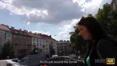 Hunt4k. pretty lassie with slim figure gets seduced by wise hunter - sexu.com - Czech Republic