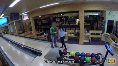 Hunt4k. das paar hat es satt zu bowlen, der typ will geld, ornella morgen will porno - sexu.com - Czech Republic