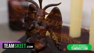 Bess Breast - Spooky weird babes compilation - val steele, Bess Breast, lola mai, Jc Wilds & Eden West - sexu.com