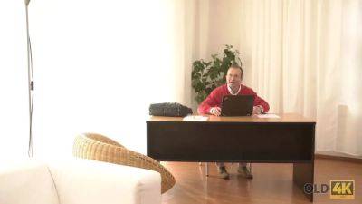 Old4k. ellen got lost but granddad helped her and she paid with sex - sexu.com - Czech Republic