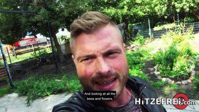 Naughty fuck date for Harleen van Hynten in a public park - Hitzefrei - hotmovs.com