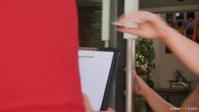 Wife And Stepdaughter Want Delivery Guy's Package With Manuel Ferrara, Sinatra Monroe, Elizabeth Skylar - Brazzers - hotmovs.com