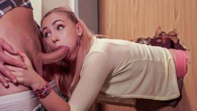 Jenny Wild - Blonde Teen Jenny Wild Stuck in Door - Deep Throat & Gagging BJ - porntry.com