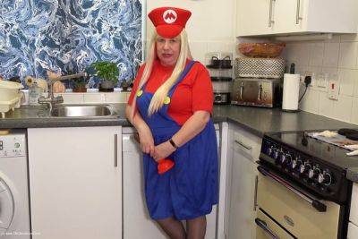 Super Mario Bros - DirtyDoctor - hclips.com - Britain