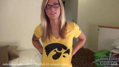 Blonde Iowa Girl Next Door First Time on Casting Couch - Gorgeous Student Flashing - veryfreeporn.com