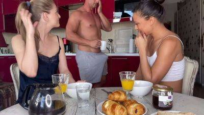 Cassie Del Isla - Cayenne Klein - Hot Morning Threesome - Cayenne Klein & Cassie Del Isla Give Blowjobs & Cumshots - porntry.com
