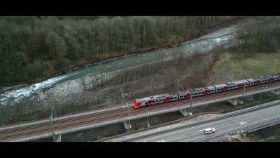 HUNT4K. Russian stranger found a juicy pussy in the train and fucked her roughly - hotmovs.com - Russia