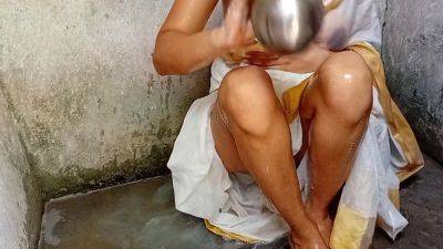Sexy Tamil Bhabhi Was Craving Me While Bathing - desi-porntube.com - India