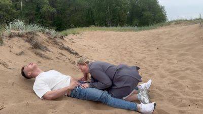 Public Blowjob On The Beach With A Stranger With Verified Amateurs - hclips.com