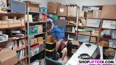 Pornstar caught shoplifting - real CCTV footage - sexu.com
