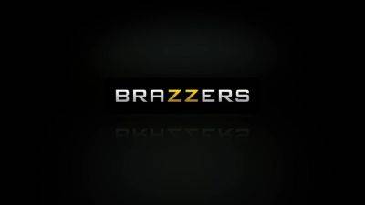 Sorority Slut Seduction With Johnny Sins, Jacky Joy - Brazzers - hotmovs.com
