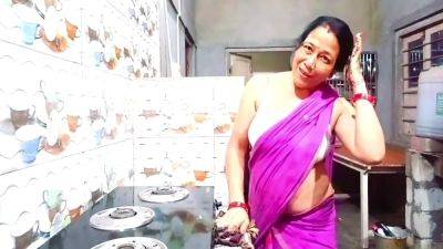 Savita Bhabhi In Got Fiercely With A College Friend And Took Out The Water Of Her - desi-porntube.com - India