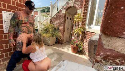 Blonde PAWG Dee Siren Fucks Hubby on Venice Beach - Outdoor Public Sex & Squirting - xxxfiles.com