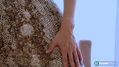 Billi Bardot - Big Tits Hot Clit - hotmovs.com