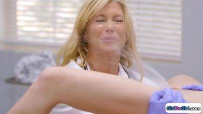 Kenzie Reeves - Kenzie Reeves Squirts on Doctor's Face - Shaved Pussy & Big Tits - xxxfiles.com