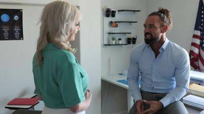 Jessica Starling hooks up with her student's dad when she finds out he's newly single - hotmovs.com - Usa