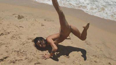 Magia Rosa Amateur Beach Fuck - Doggy Style Blowjob Outdoor Public Sex - porntry.com - Spain