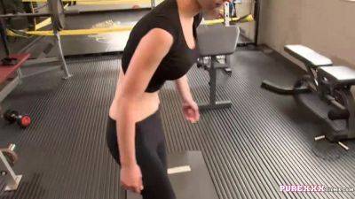 Hardcore gym session - PureXXXFilms - hotmovs.com - Britain