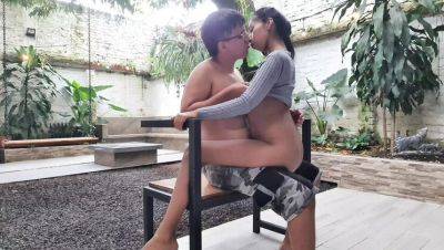 Alexa - Young Latina Alexa Gets Wild Outdoor Blowjob from Older Police Officer on Patio Chair - veryfreeporn.com - Colombia