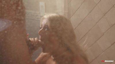 Bubbly Jill Taylor Has Her First Holiday Treat - hotmovs.com