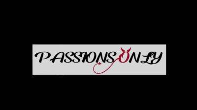 Best Friends Turn Into Passionate Lovers - hotmovs.com - Usa