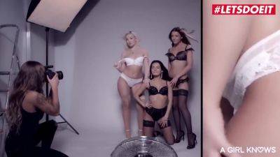 Sexy Photographer Has Lesbian Foursome With Her Clients With Lovita Fate, Lexi Dona And Silvia Dellai - hotmovs.com