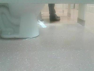 Woman has diarrhea in public restroom - voyeurhit.com