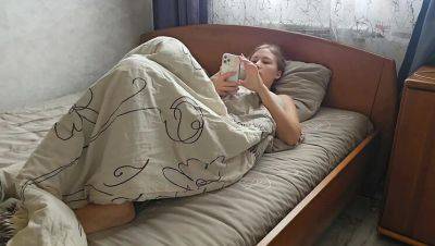 Masturbating in Bed: Russian Amateur Girl Squirts While Watching Porn - veryfreeporn.com - Russia