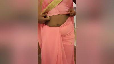 Verified Amateurs - பவடய தகக கத சதத Desi Tamil Wifes Saree Tease, Big Ass For Cuck! Indianhotwifex - desi-porntube.com - India
